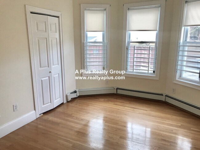 Photo - 14 Schiller St Unit 3