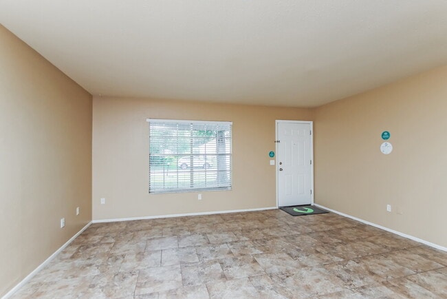 Photo - 1647 Baker St NE