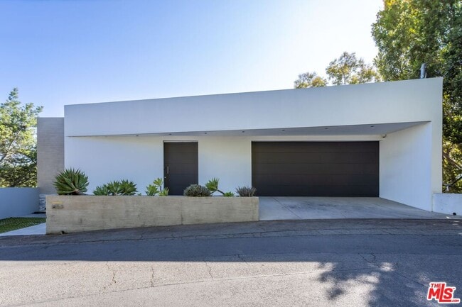 Photo - 1853 Sunset Plaza Dr