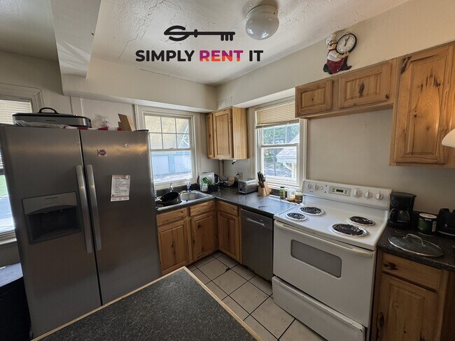 Photo - 4 Bedroom House Near Campus