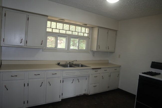 Photo - 629 Woodlawn Ave