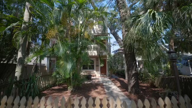 Photo - 330 Lang Ct N