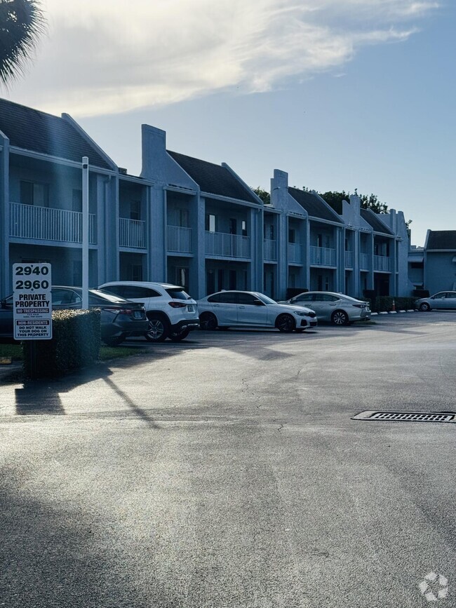 Building Photo - 2940 SW 22nd Ave Unit 7150 Rental