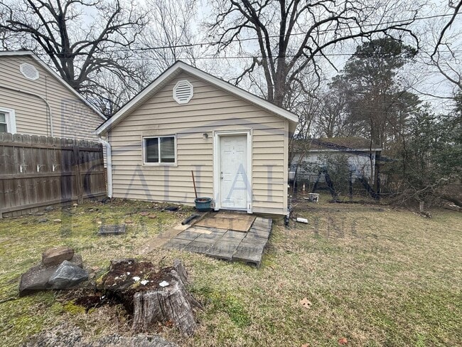 Building Photo - Park Hill Efficiency