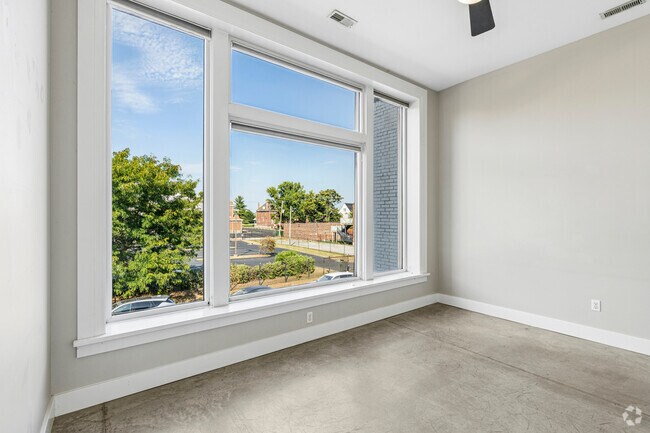 2BR, 2BA - 1,095SF - Primary Bedroom