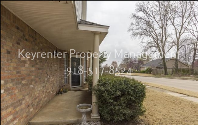 Photo - 3 Bed | 2.5 Bath in Jenks!