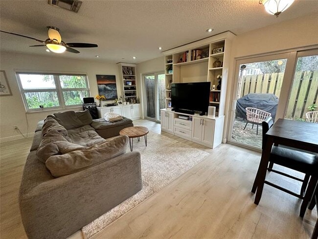 Photo - 615 SW 16th Ct Unit 1S