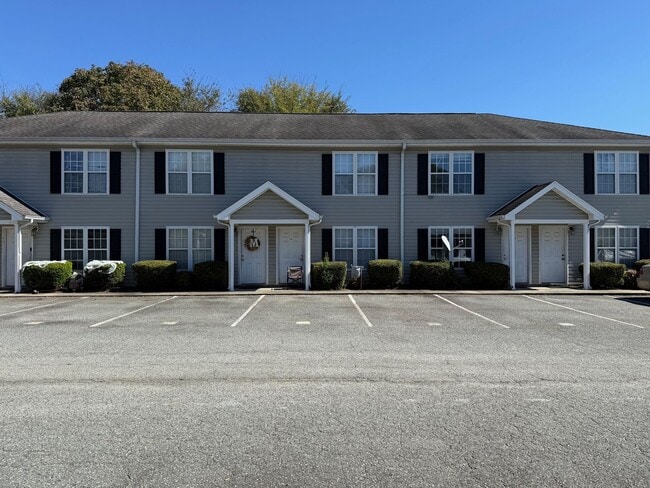 Building Photo - Two bedroom, 1.5 townhouse in Graham (Park... Unit O