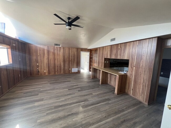 Photo - 5bedrooms 2bathrooms with CH/A