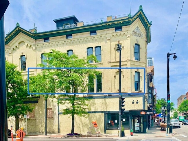 Photo - Enormous Upper Floor Unit in Heart of Down...