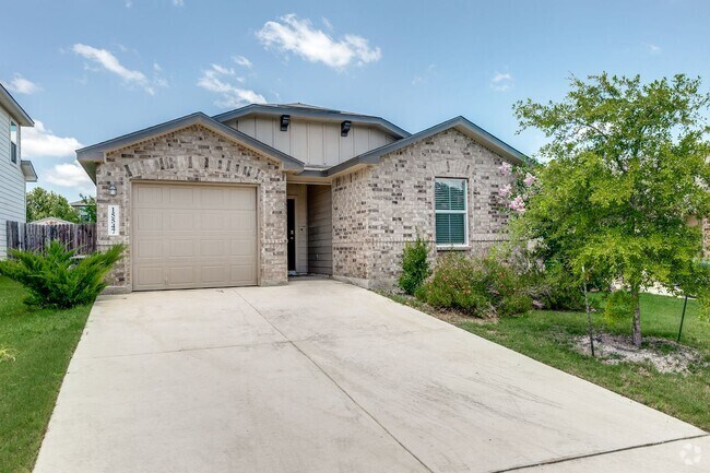 Building Photo - BEAUTIFUL 3-BEDROOM D.R. HORTON HOME IN RE...