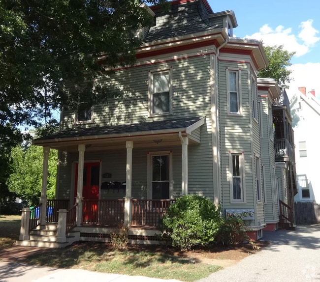Building Photo - 2 Bedroom Victorian inspired Condo Unit wi...