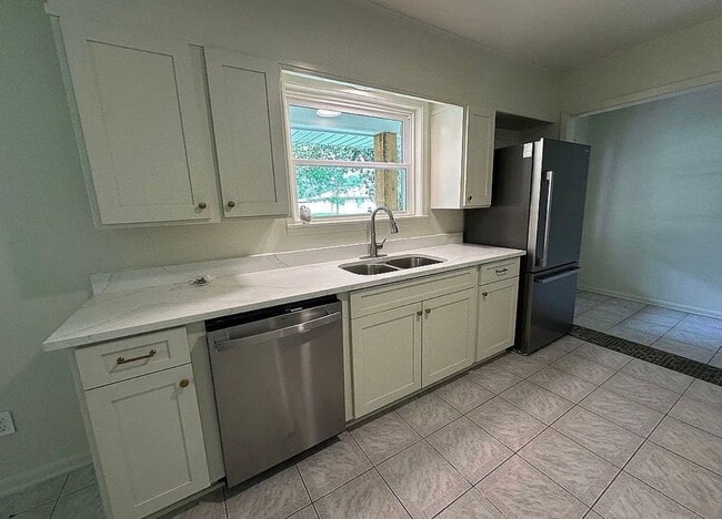 Photo - 214 Brentwood Blvd