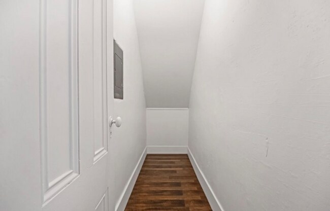 Photo - 325 W Bush St