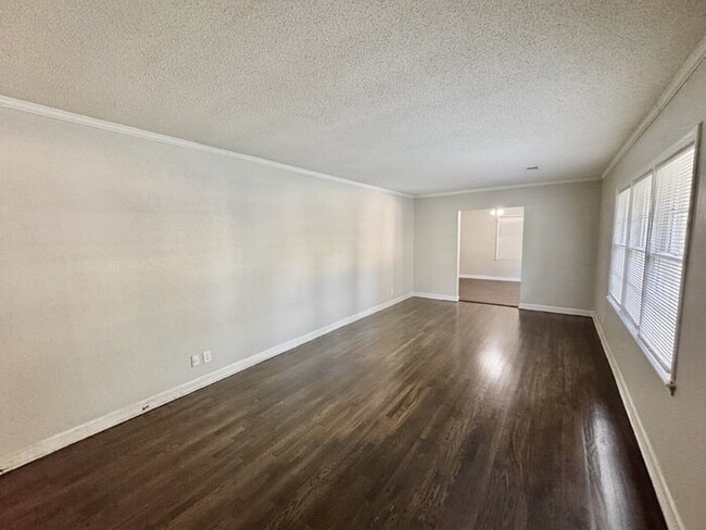 Photo - 2929 Bede Rd