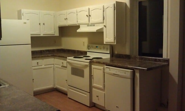Photo - 215 W 31st St