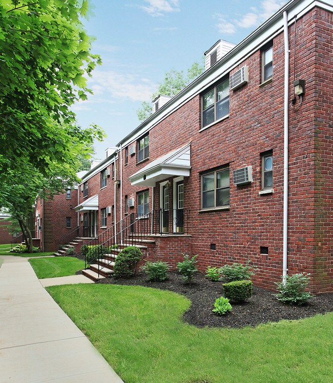 Skyline Apartments Hasbrouck Heights, NJ