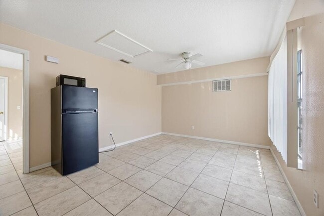 Photo - 2918 Fan Palm Dr Unit Front