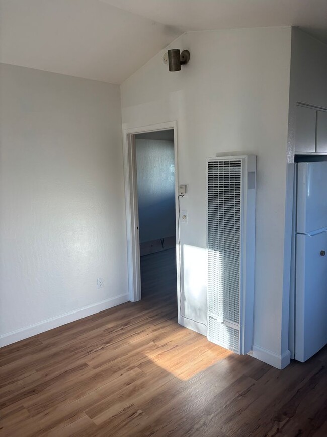 Photo - 309 King St Unit A