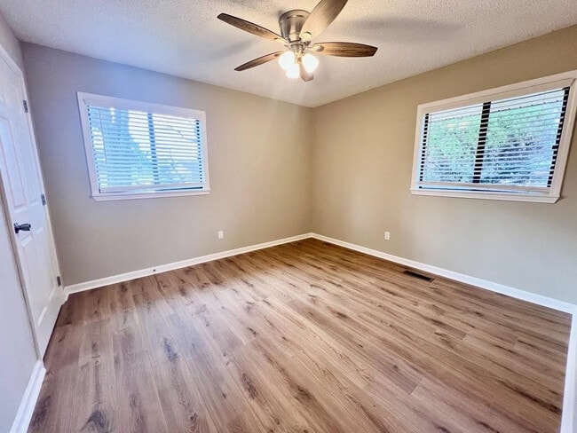 Photo - 848 Southview Dr