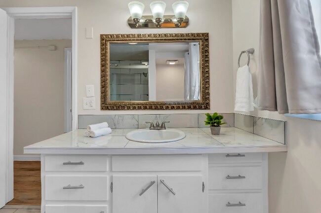 Photo - 3720 W Grandview Ave Unit C