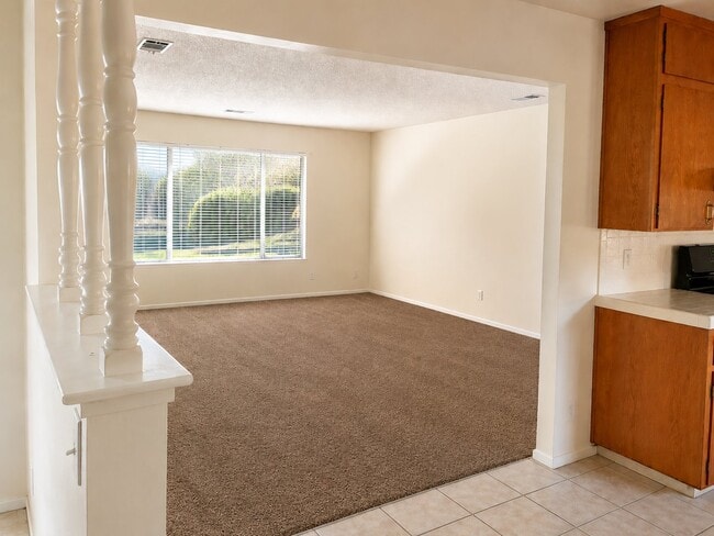 Photo - 305 E Encore Dr