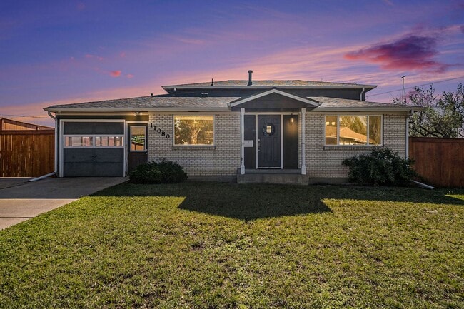 Spacious Home and a Hobbyist Dream w/Large... - Spacious Home and a Hobbyist Dream w/Large...