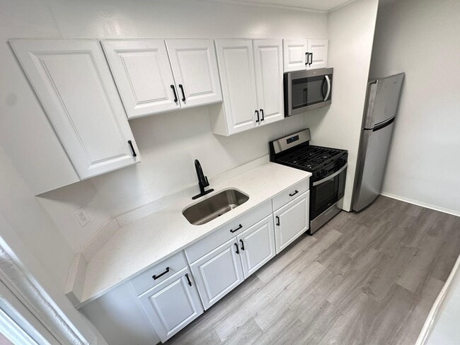 Building Photo - 109 S 7th Ave Unit 5