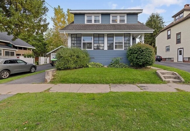 Photo - 415 Whittier Ave