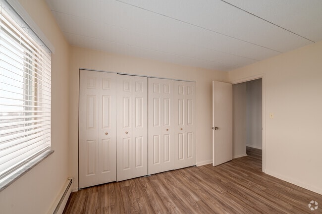 1BD, 1 BA - 500SF - Bedroom