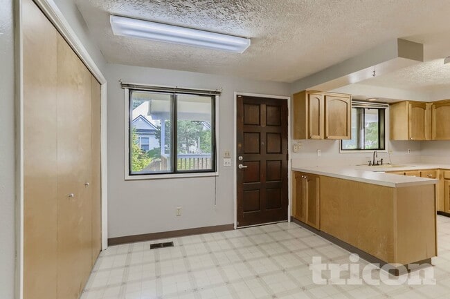 2015 NW 3rd St
