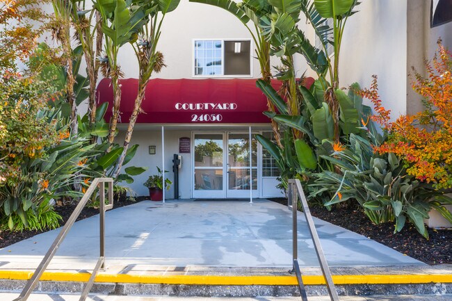 Building Photo - Courtyard Apartments