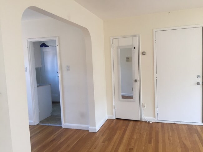 Photo - 69 Strathmore Rd Unit Apt5