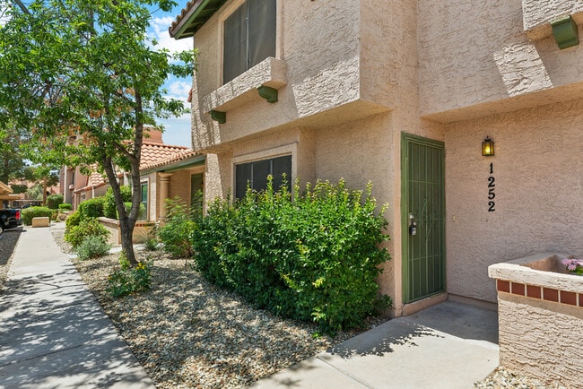Photo - 4901 E Kelton Ln