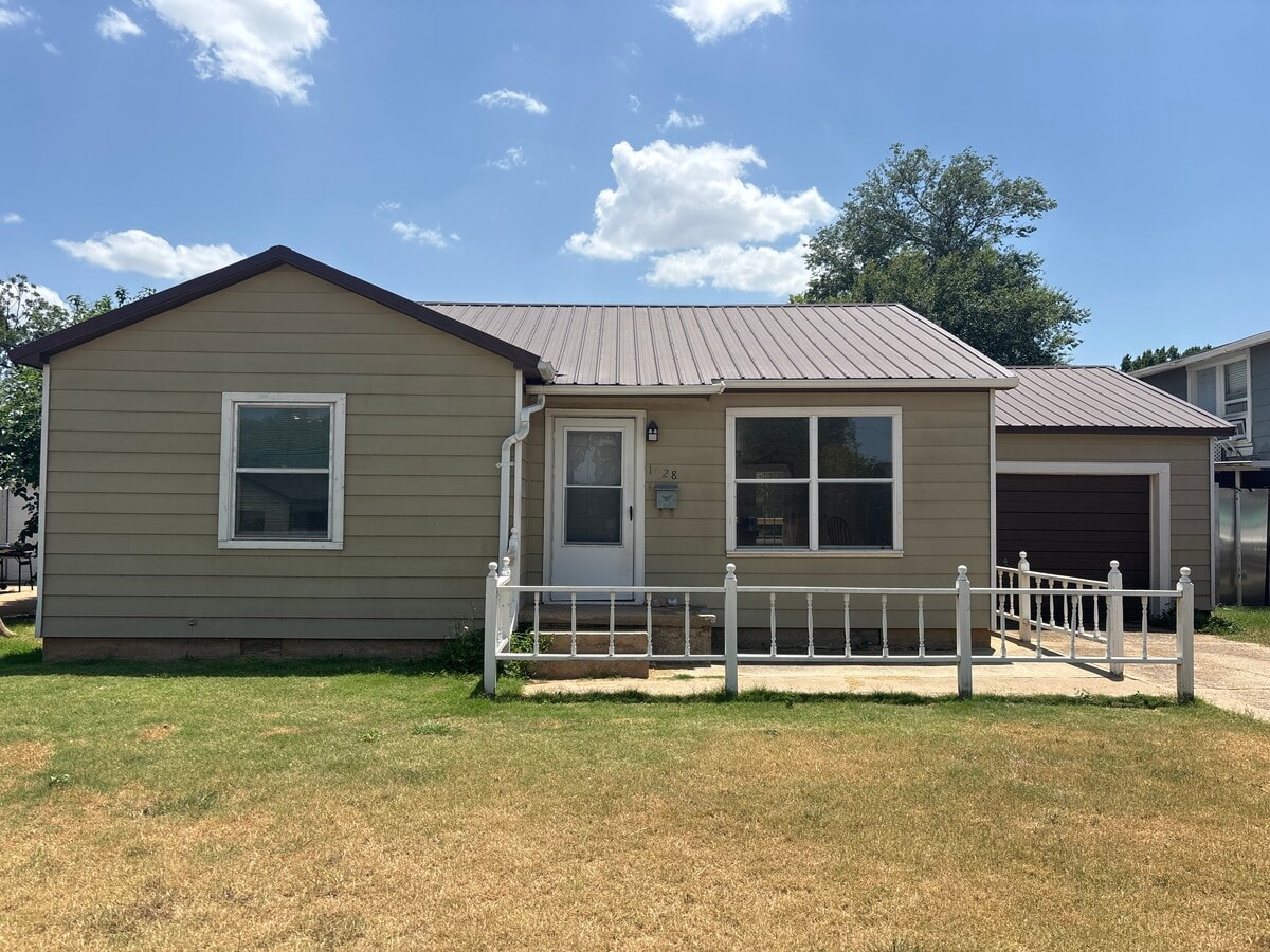 Photo - 616 N Navajoe St