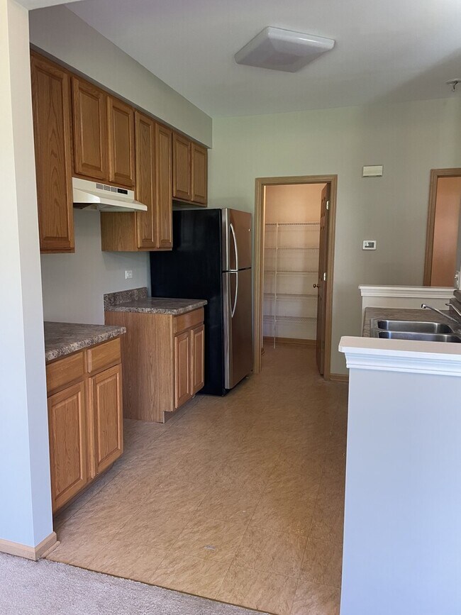 Photo - 160 Concord Dr S