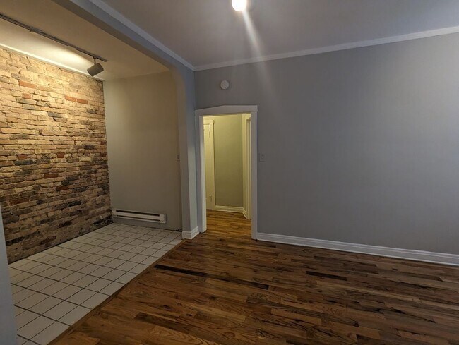 511 W Melrose St Unit 106