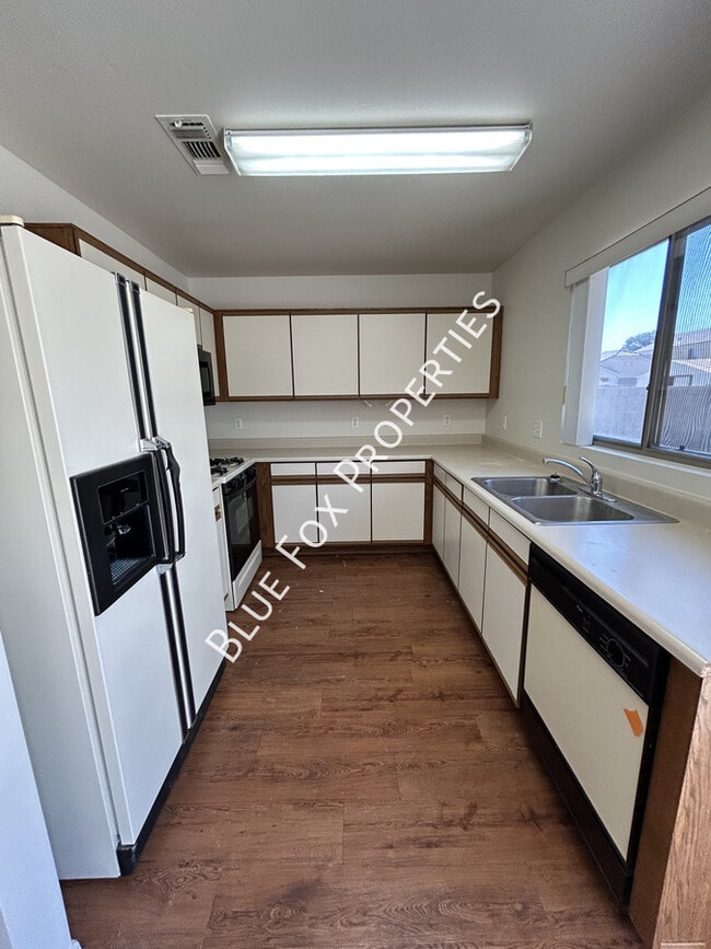 Photo - 2021 W Menzel Dr