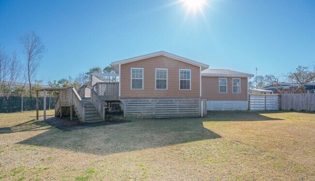 Photo - 3 Bedroom 2 Bathroom House With Fenced In ...