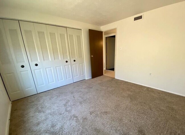 Photo - "Charming 2-Bed Condo Retreat with Modern Comfort in Imperial, PA!"