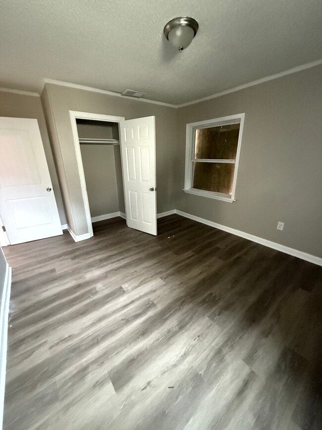 Photo - 935 Isabelle St