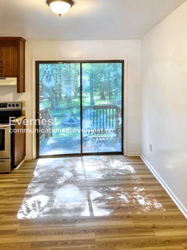 Photo - 532D Neck-O-Land Rd