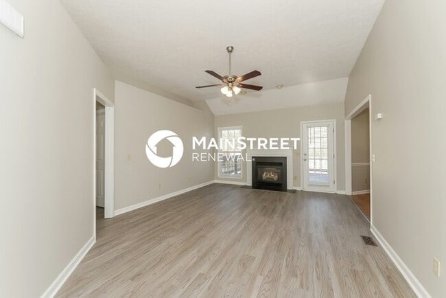 3 Bedroom Pet-Friendly Home in Hendersonville, TN with Main Street Renewal