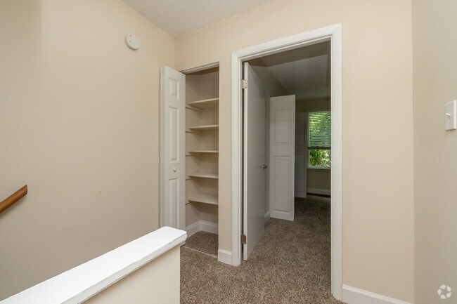 2BR, 1.BA - 800SF - Hallway