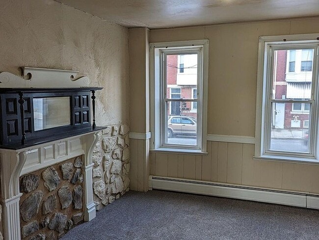 Photo - Huge 5bd in York!!