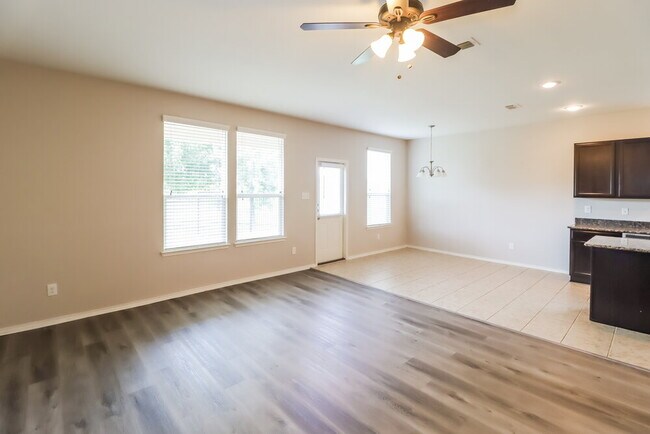 Photo - 368 Magma Dr