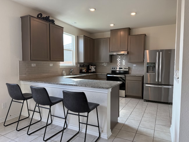 Photo - 409 Dakota Crk