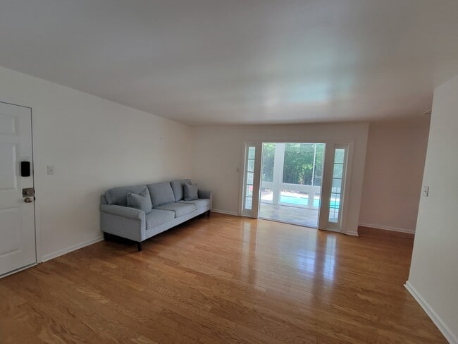 Photo - 1445 Monroe Dr NE Unidad C46