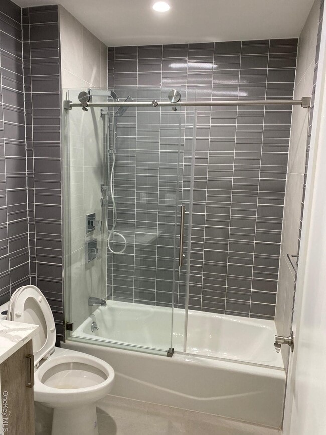 Photo - 201-5 17th Ave