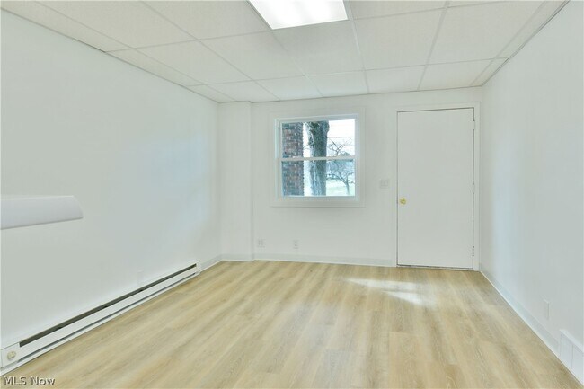 Photo - 401 Williams St SE